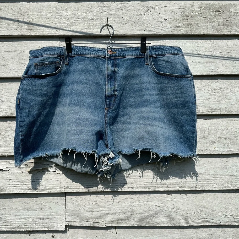 UNIVERSAL THREAD - High Rise curvy shortie Jean Shorts